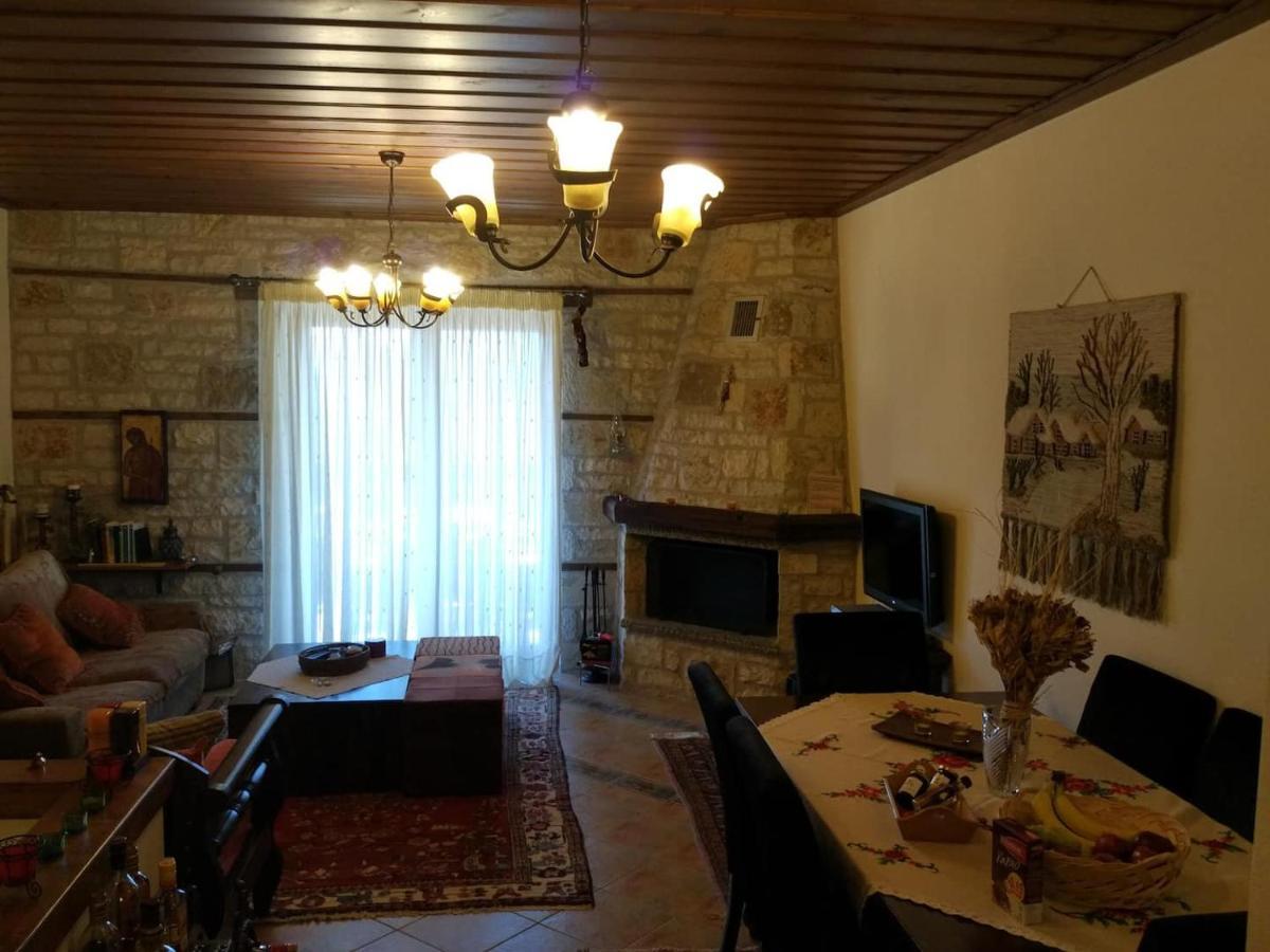 La Casa Di Pietra Villa Karpenísion Eksteriør billede