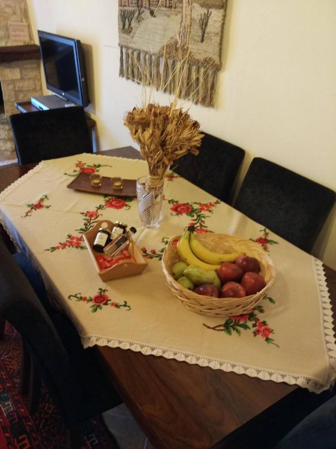 La Casa Di Pietra Villa Karpenísion Eksteriør billede
